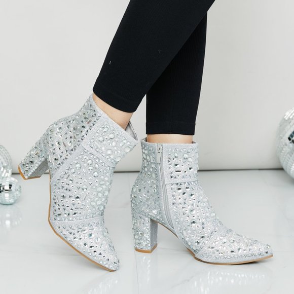 Forever Link NWT Glitter Point Toe Booties in Silver - Picture 1 of 7